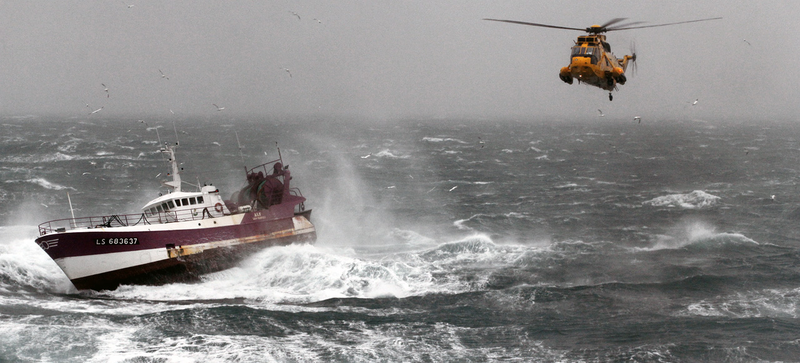 Illustration for article titled 18 terrifying photos of ships in trouble